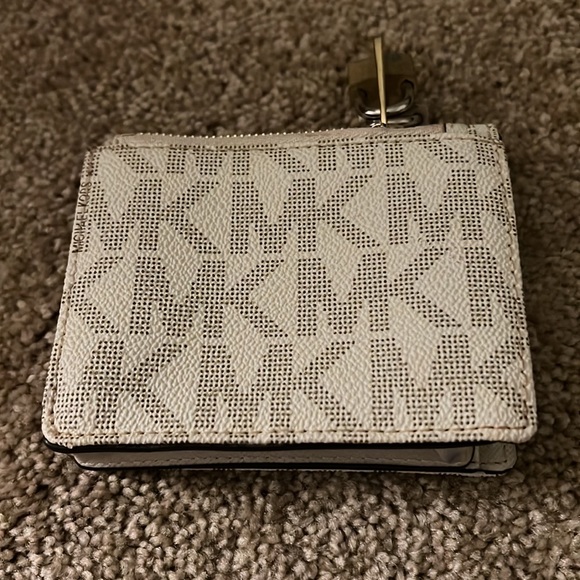Michael Kors wallet - Picture 2 of 3